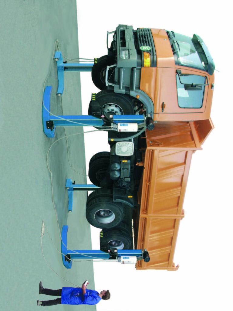 Грузовой подъемник для автосервиса